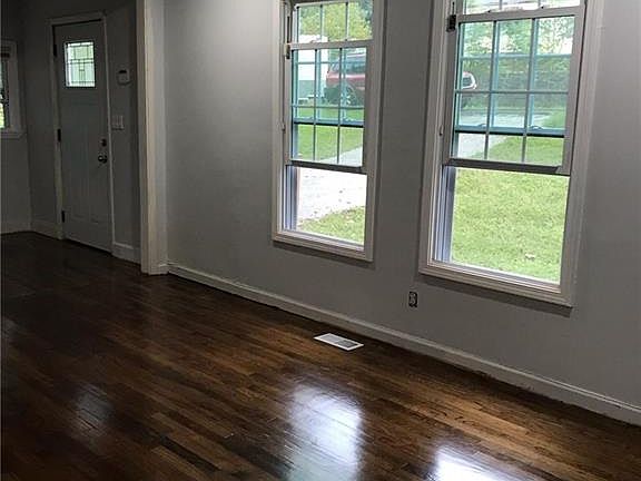 5th image of 674 W Warren Dr