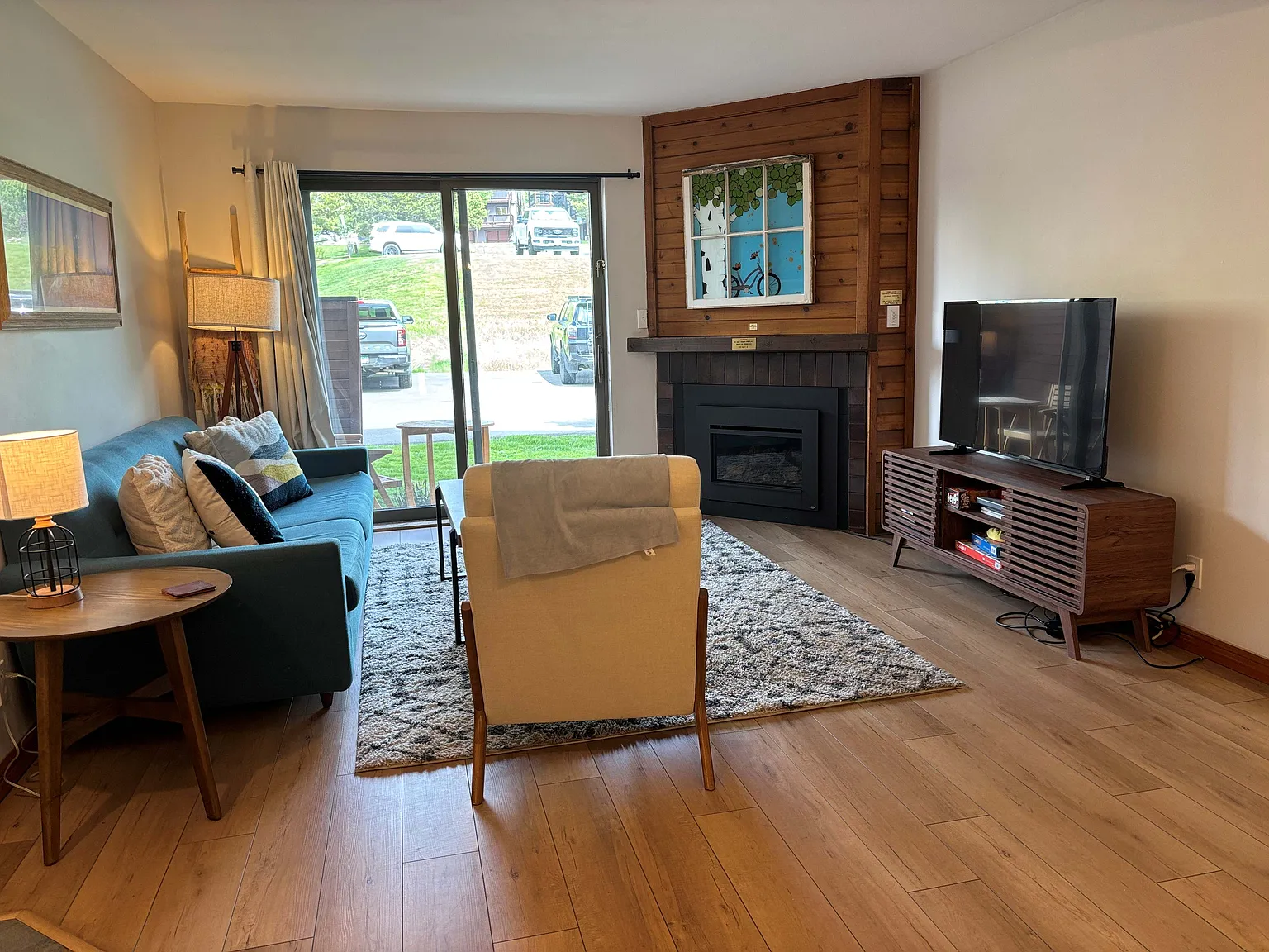 2 bed, 930 sqft, $3,500 — Photo 3