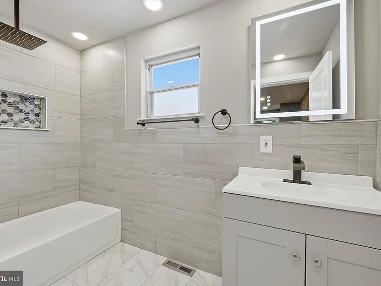 2625 Manton St — Photo 9
