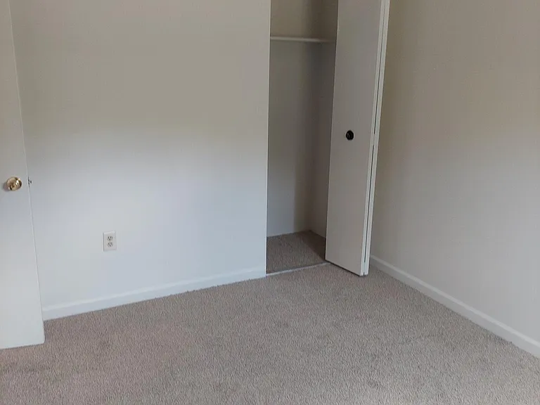 4 Country Meadow Ln — Photo 11