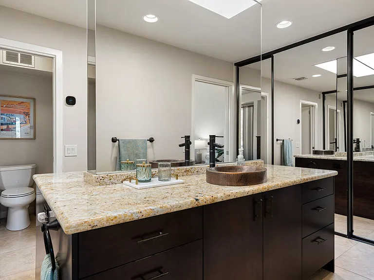 521 Desert West Dr — Photo 28