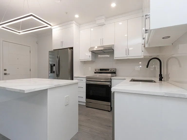 2122 E 32nd Ave #205 — Photo 9