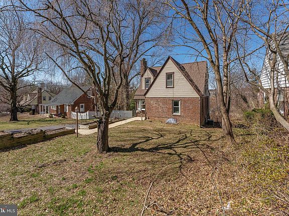 2nd image of 1522 Steel Rd