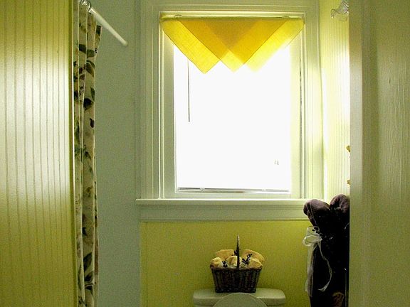 nice bathroom freshly painted