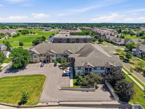 1300 School St APT 208, Sun Prairie, WI 53590