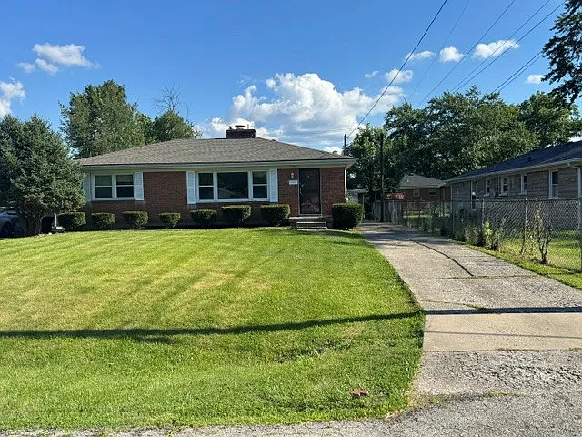 2338 Embassy Ln — Photo 2