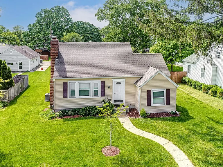 71 Lucas Dr — Photo 2