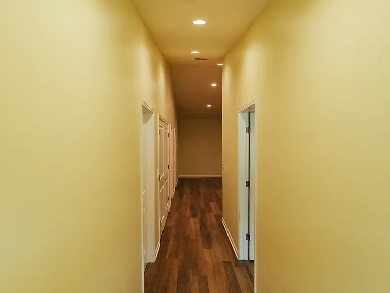 300 E Bacon St — Photo 8