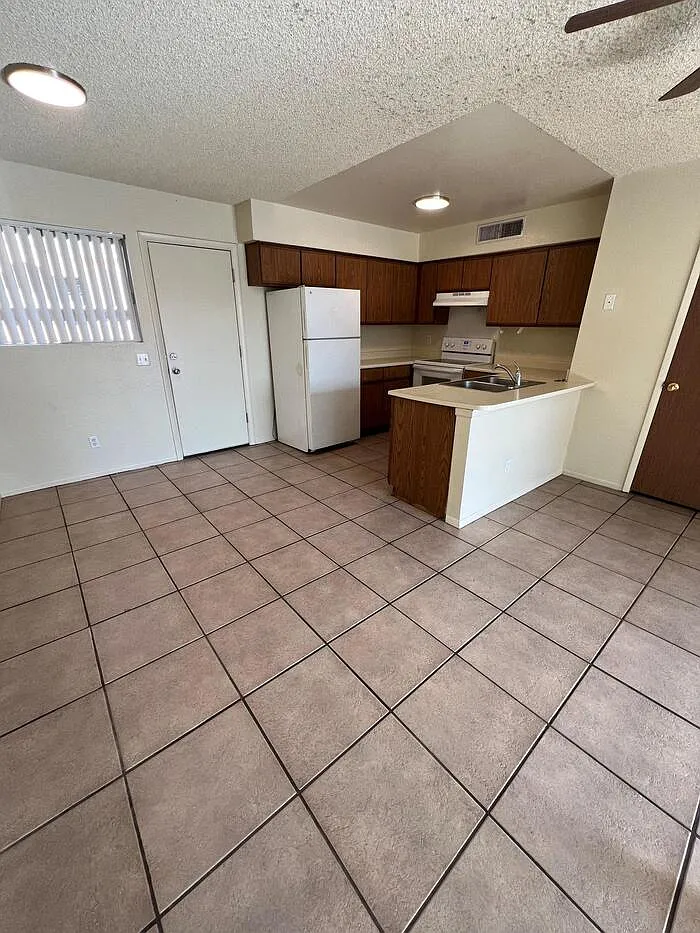 2 bed, 1.0 bath, $1,000 — Photo 2