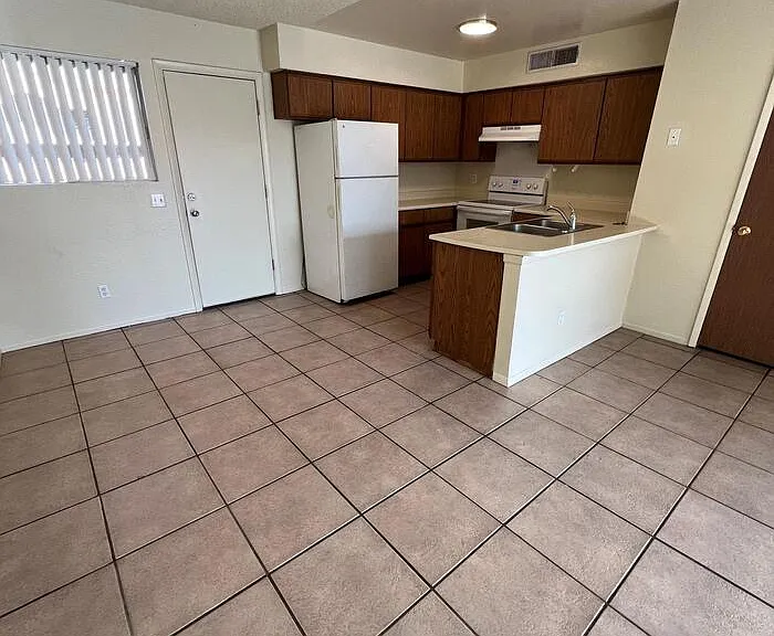 1723 E Glenn St #D — Photo 2