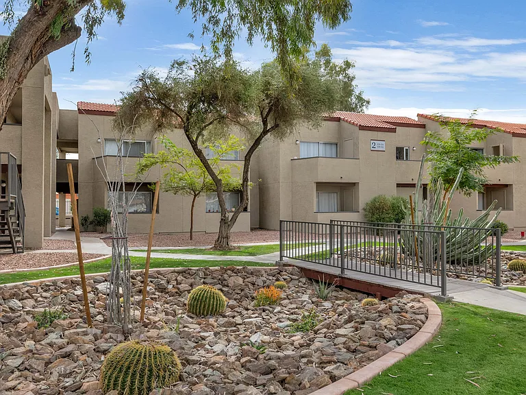 Glen Brae Apartments — Photo 32