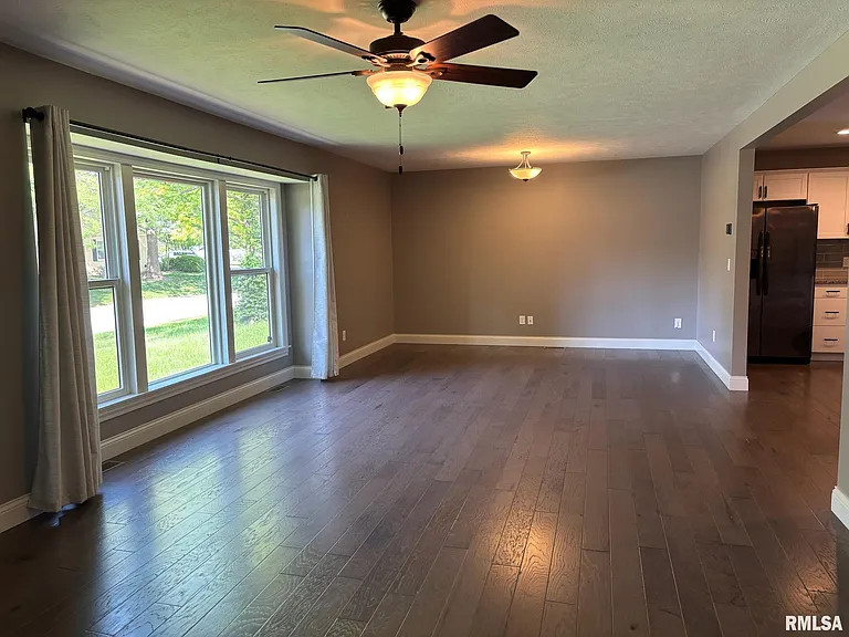 90 Pinehurst Dr — Photo 3