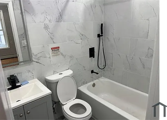 3 bed, 900 sqft, $4,188 — Photo 3