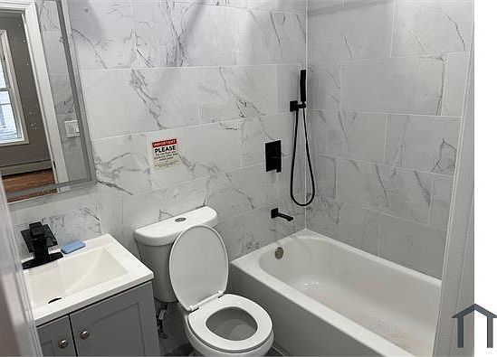 3rd image of 1827 Hering Ave #1