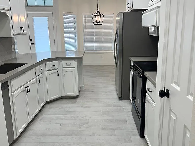 2522 Country Dr N — Photo 10
