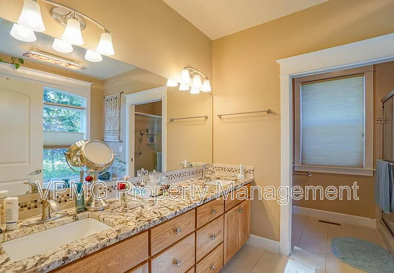 23517 NE 68th St — Photo 35