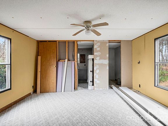 5th image of 136 Hotrod Hill Ln