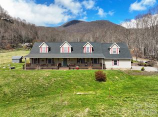 371 Ned Cove Rd, Waynesville, NC 28785