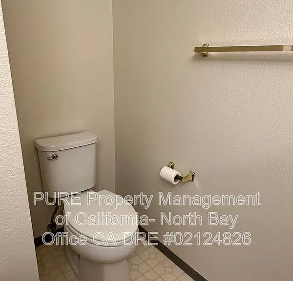 15 Regents Cir — Photo 20