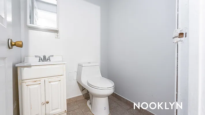 Rented by Nooklyn NYC LLC | media 31