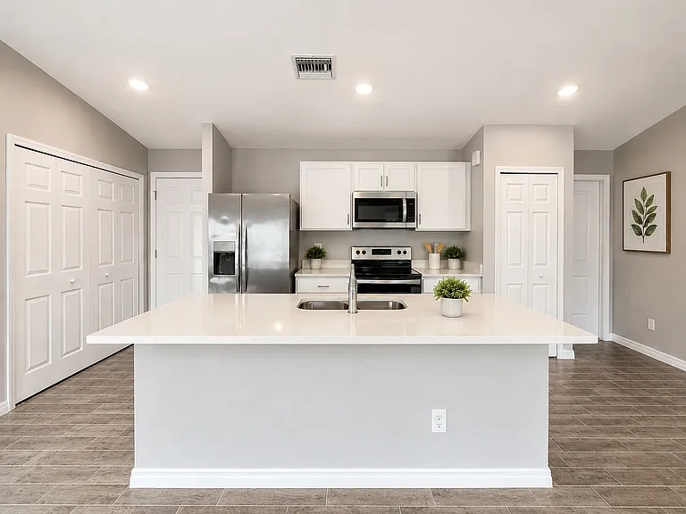 2728 NE 5th Pl — Photo 9