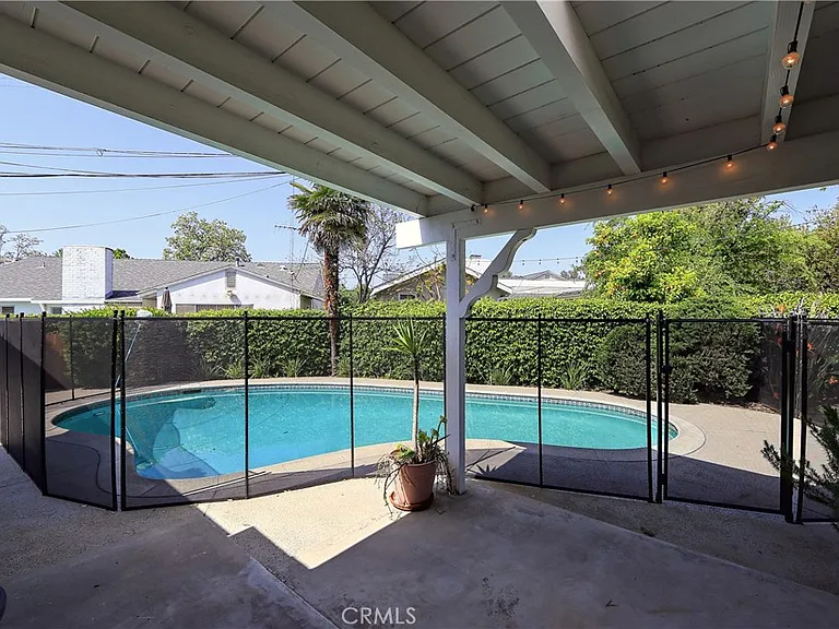 17135 Tiara St — Photo 14