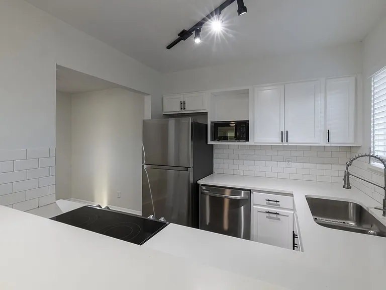 5921 Gaston Ave — Photo 2