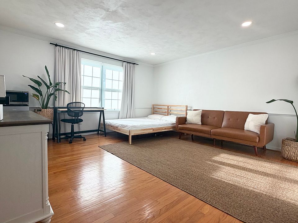 1st image of 5268 Locke Ln