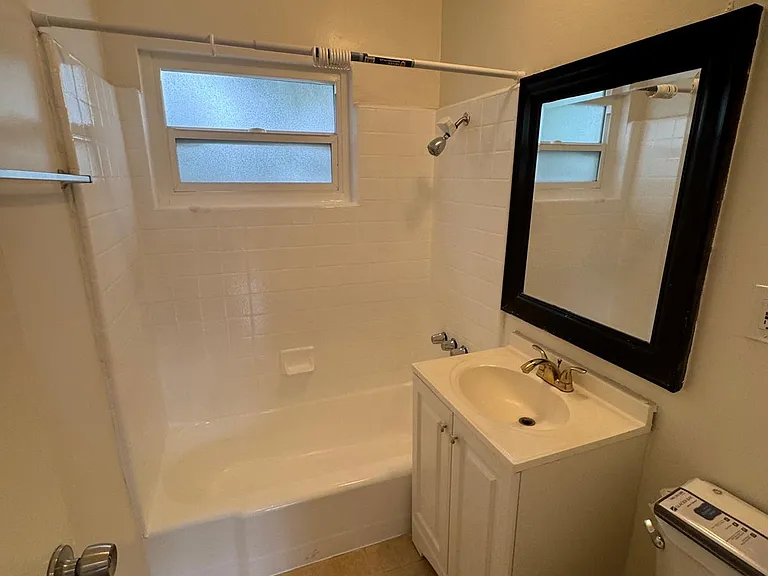 3025 Perlita Ave #9 — Photo 7