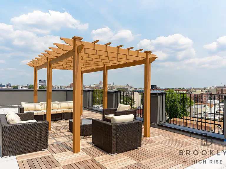 1010 Rogers Ave #4E — Photo 10