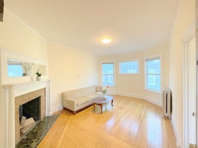 16 Dayton St APT 2F, Worcester, MA, 01609