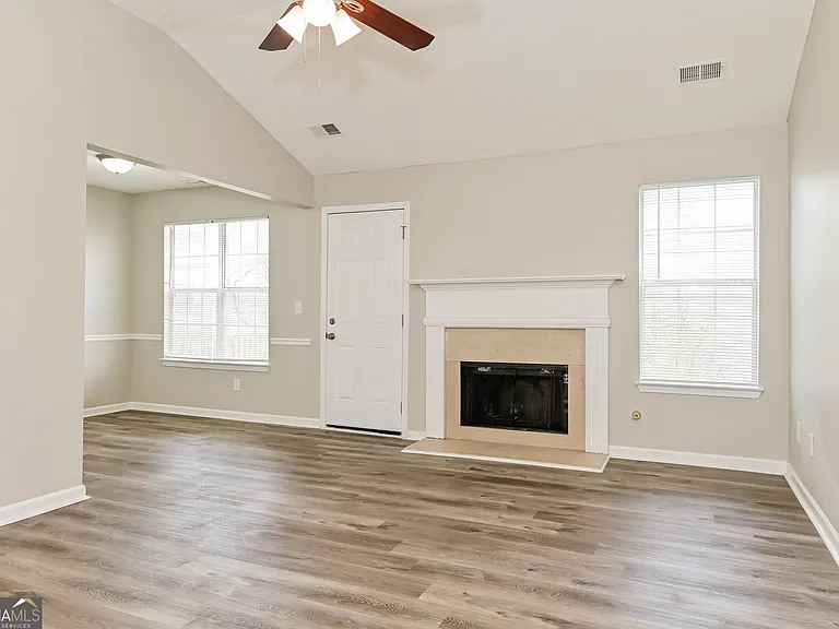 1204 Redbud Ct — Photo 4