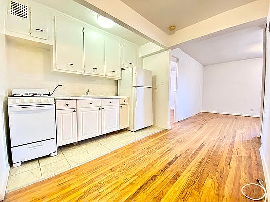 5th image of 142-27 Barclay Ave #404