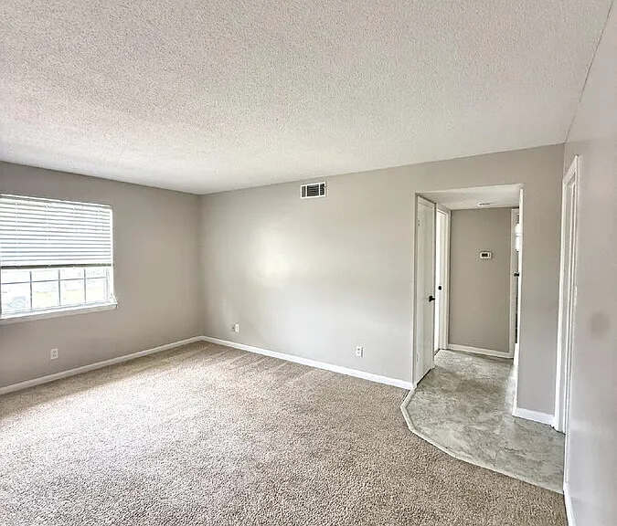 102 Woodhouse Ln #C — Photo 4