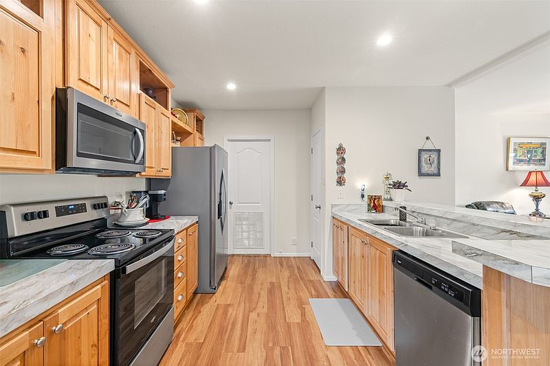 3rd image of 52 S Hemlock Lane
