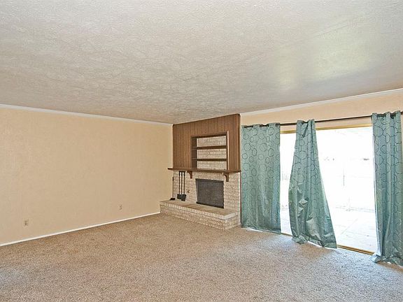 3rd image of 1518 W Spring Creek Pkwy
