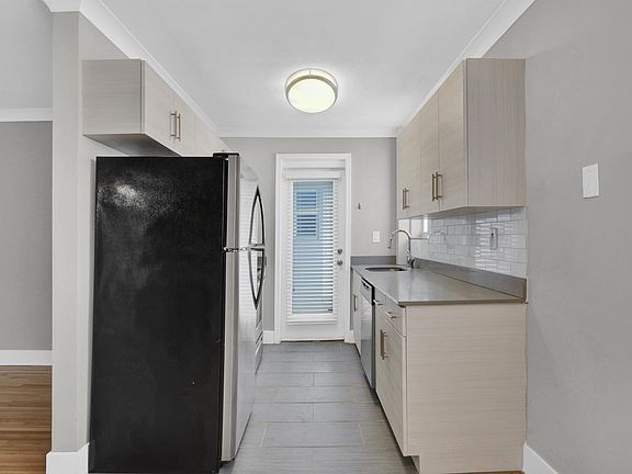 2nd image of 216 Calabria Ave #5