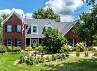 4921 School House Rd, Bettendorf, IA 52722