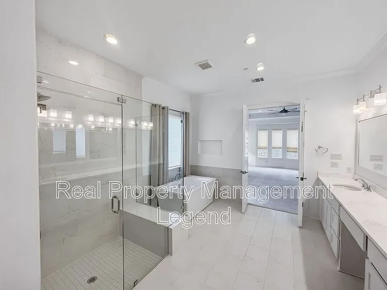 809 Jamestown Ln — Photo 37