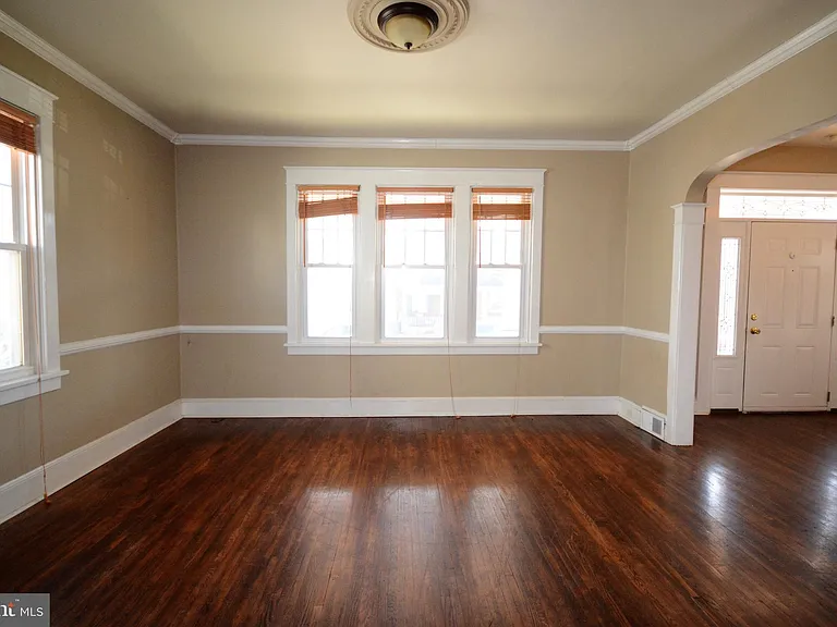 623 Guilford Ave — Photo 7