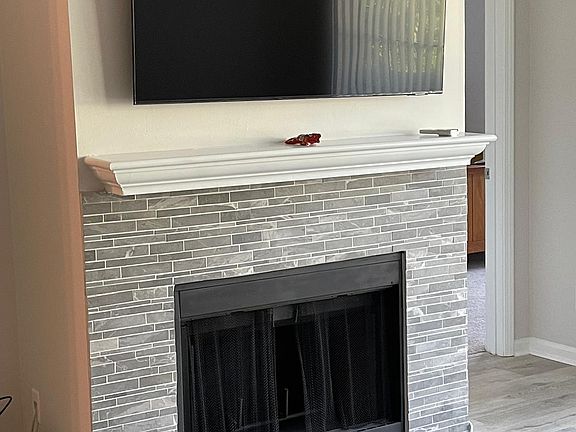4th image of 1600 Long Grove Dr Unit 925