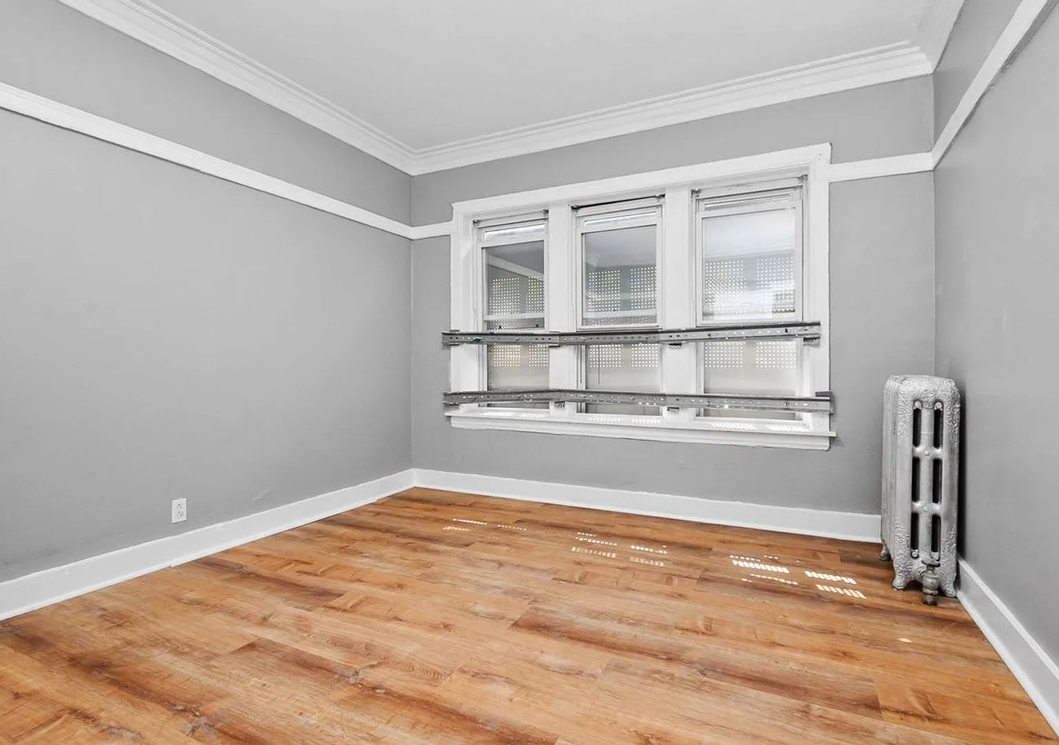 7557-59 S. Calumet Ave. / 348-58 E 76th St. — Photo 4