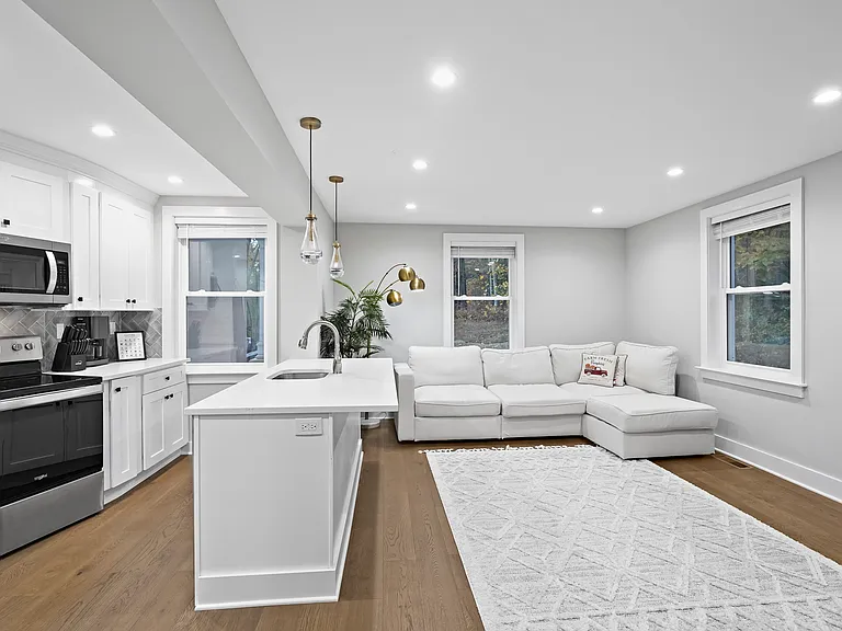 111 Cedar Rd #3 — Photo 4