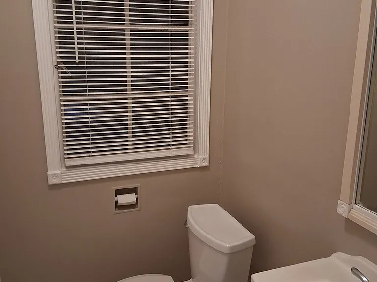 Claremont Towers Apartments — Photo 26