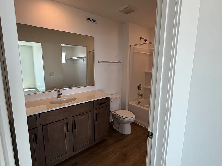 525 E Levengrove Dr — Photo 7