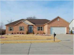 6129 Keebler Oaks Dr, Maryville, IL 62062