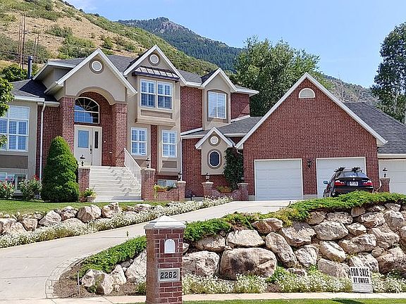 Beautiful Home.  Curb Appeal
