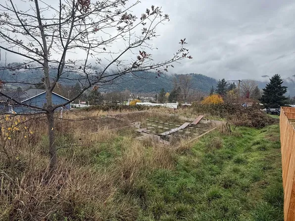 268 Mona St, Myrtle Creek, OR 97457