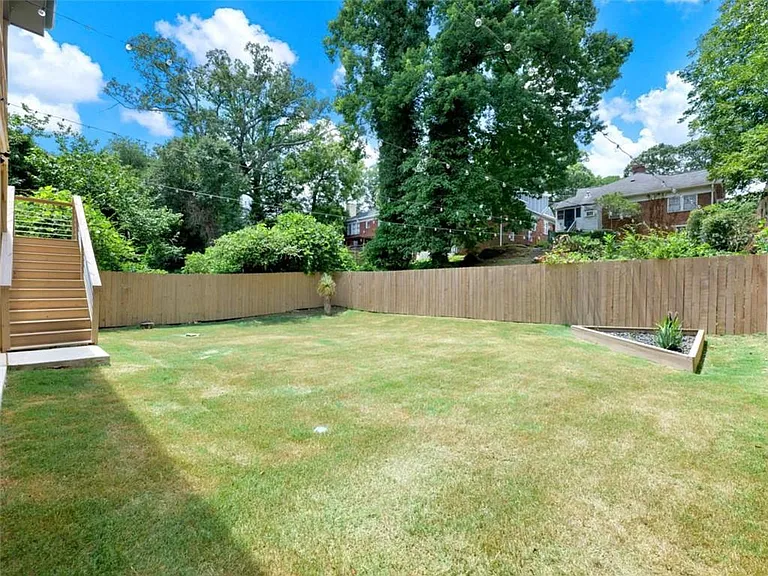 379 Enota Pl SW — Photo 42