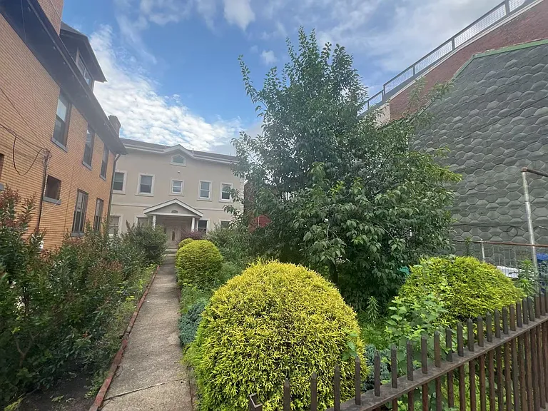 125 S 12th St #1-A125-STREET12 — Photo 12